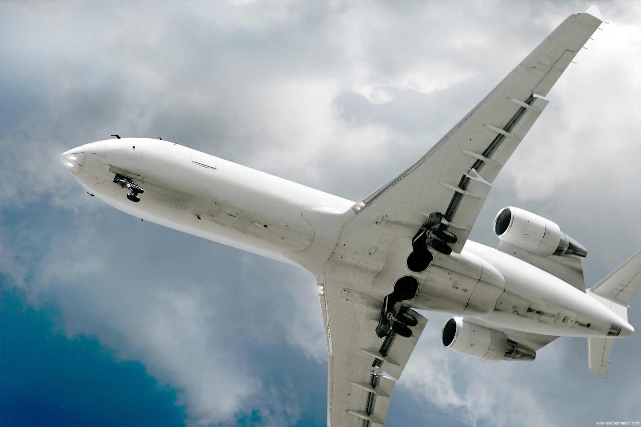 Avión despegando