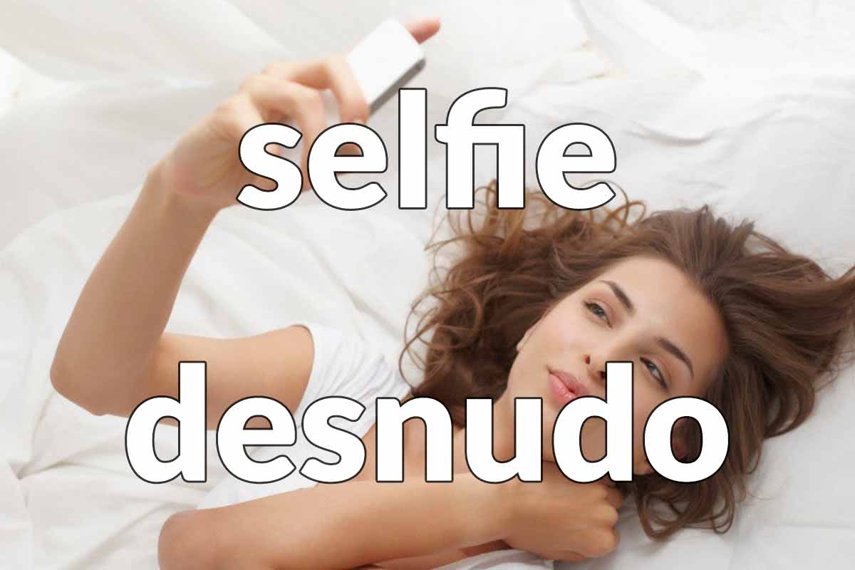 Selfie de mujer desnuda