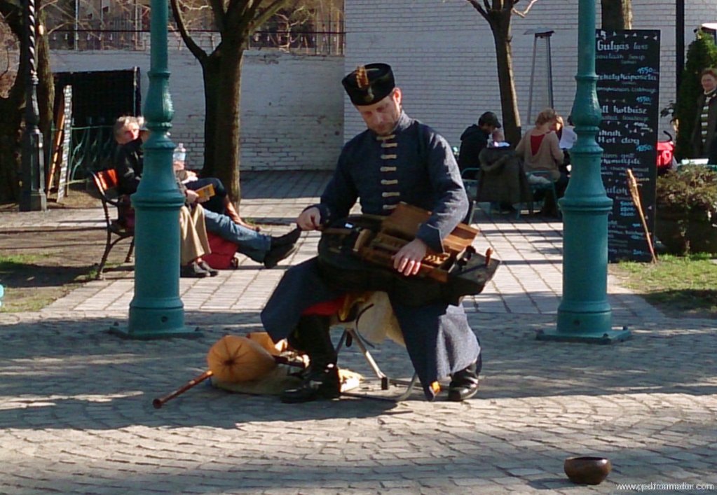 BUDAPEST Musico Buda Portada