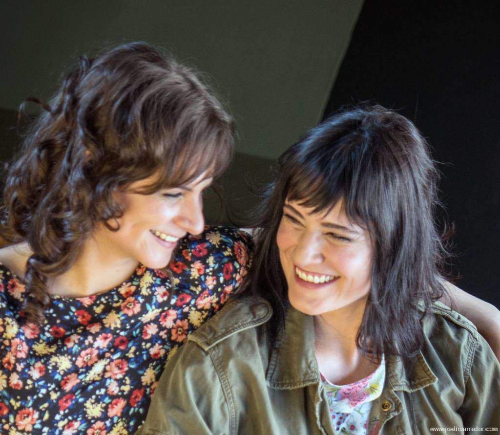 Mónica Y Laura Equiz Portada Mónica Y Laura Equiz Portada