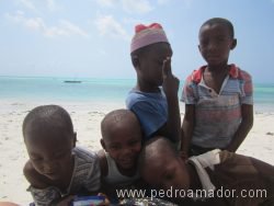 TANZANIA Jambiani niños resize TANZANIA Jambiani niños resize