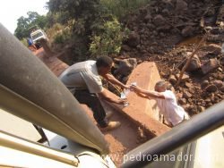 TANZANIA imprevistos en jeep resize