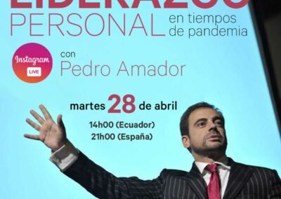 Conferencista en evento de superación personal y liderazgo