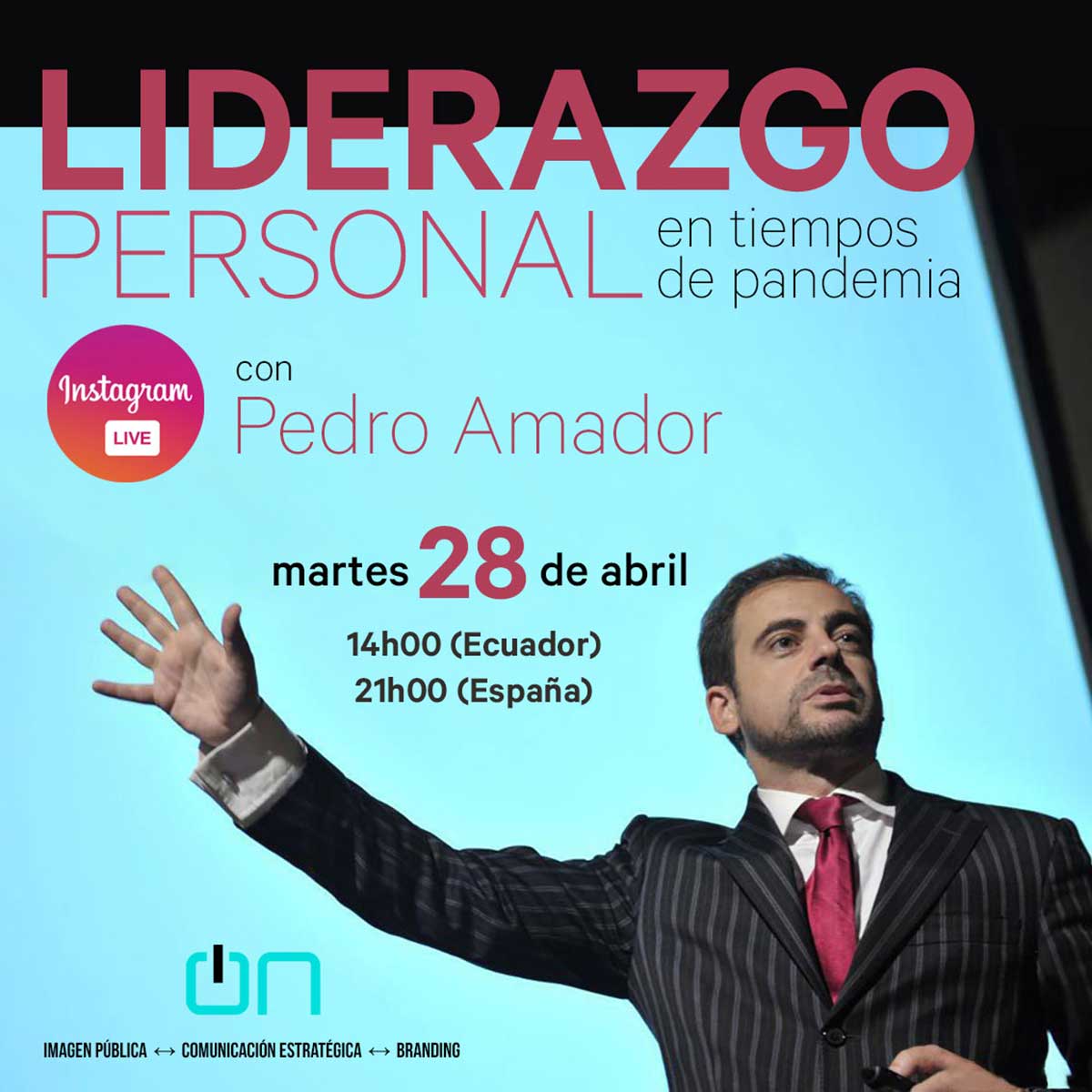 Conferencista en evento de superación personal y liderazgo